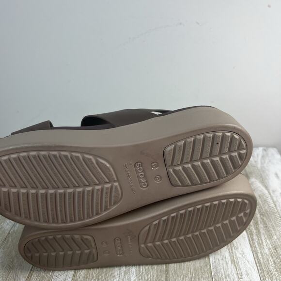 Crocs Sandals Women's Brown Brooklyn Low Wedge Size 9 - Picture 11 of 12